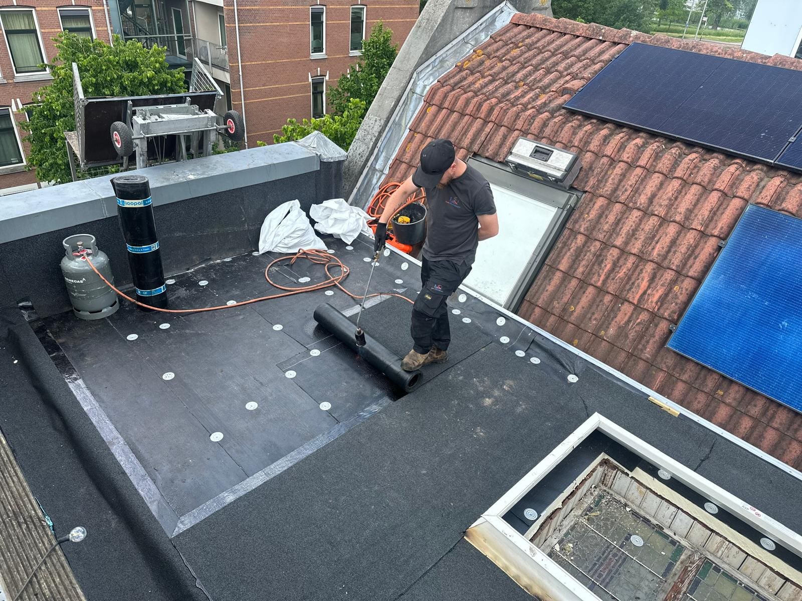 Complete renovatie van verouderd bitumen dak op garage in Zaltbommel — Zaltbommel