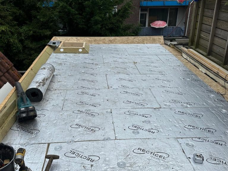 Particuliere dakrenovatie van een plat dak
